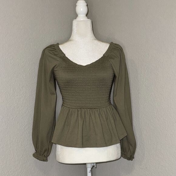 Old Navy Long Sleeve Smocked Peplum Blouse Womens Small Khaki Green V-Neck - Picture 1 of 9